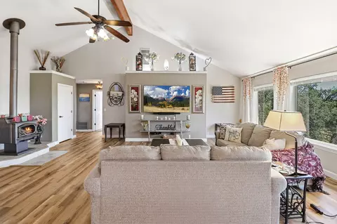 Living - 4207 Frances Dr, Redding, CA 96001 photo 2 of 3