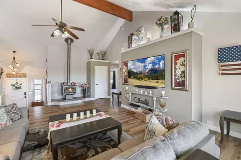 Living - 4207 Frances Dr, Redding, CA 96001 photo 3 of 3