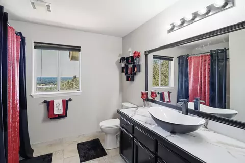 Bath - 4207 Frances Dr, Redding, CA 96001 photo 5 of 6