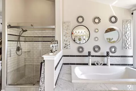 Bath - 4207 Frances Dr, Redding, CA 96001 photo 4 of 6