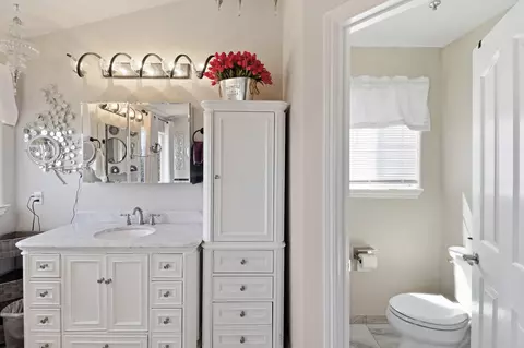 Bath - 4207 Frances Dr, Redding, CA 96001 photo 2 of 6