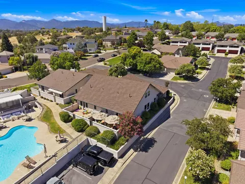 View/Area - 789 Doral Trl, Redding, CA 96003 photo 2 of 5