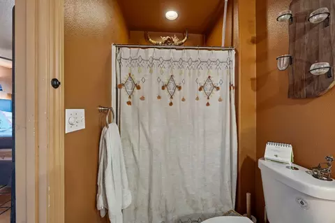 Bath - 789 Doral Trl, Redding, CA 96003 photo 3 of 3