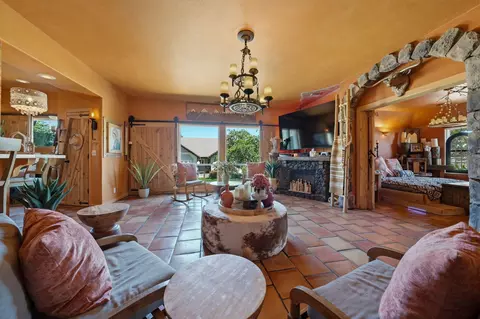 Living - 789 Doral Trl, Redding, CA 96003 photo 1 of 2