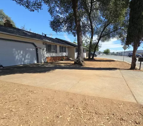 Exterior - 984 Camino, Redding, CA 96002 photo 7 of 11