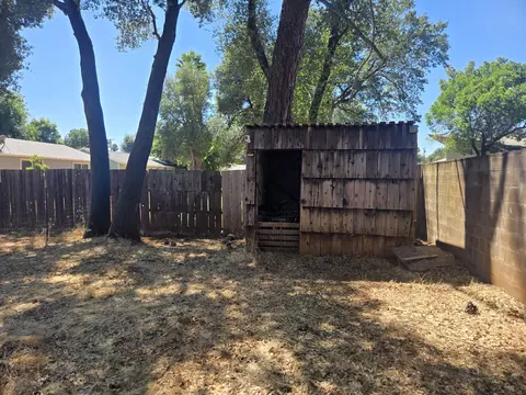 Exterior - 984 Camino, Redding, CA 96002 photo 6 of 6