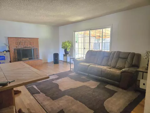Living - 984 Camino, Redding, CA 96002 photo 1 of 2