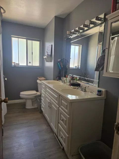 Bath - 984 Camino, Redding, CA 96002 photo 1 of 2