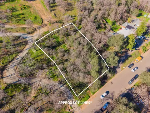 3024 West St, Redding, CA 96001