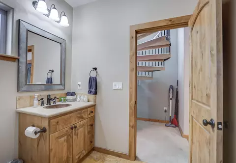 Bath - 13255 Circle Dr, Old Station, CA 96071 photo 3 of 8