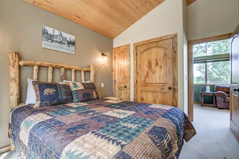 Bedroom - 13255 Circle Dr, Old Station, CA 96071 photo 4 of 11