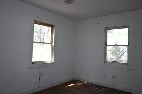 Bedroom - 36919 Oak St, Burney, CA 96013 photo 2 of 2