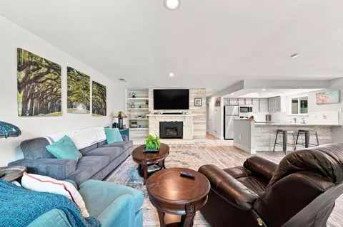 Living - 1896 Del Mar Ave, Redding, CA 96003 photo 2 of 4