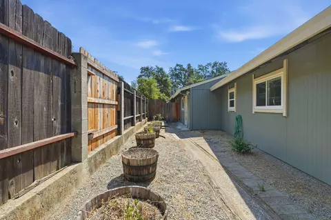Exterior - 1896 Del Mar Ave, Redding, CA 96003 photo 6 of 10