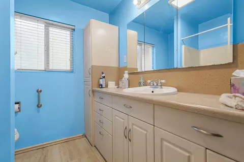 Bath - 2501 Star Dr, Redding, CA 96001 photo 1 of 5