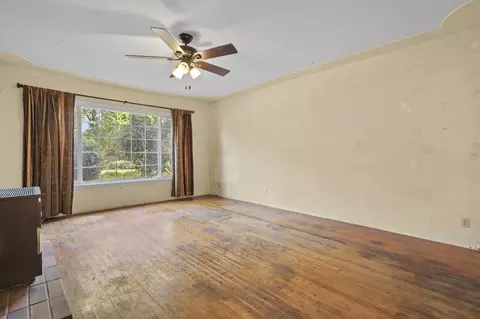 Living - 2501 Star Dr, Redding, CA 96001 photo 2 of 6