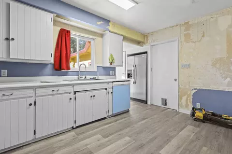 Kitchen - 2501 Star Dr, Redding, CA 96001 photo 2 of 4
