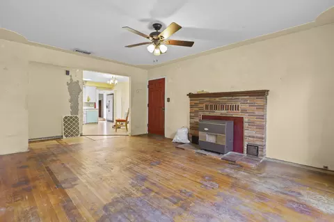 Living - 2501 Star Dr, Redding, CA 96001 photo 5 of 6