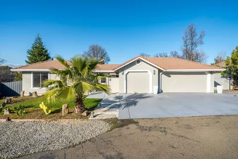 19340 NE Carnegie Ct, Redding, CA 96003