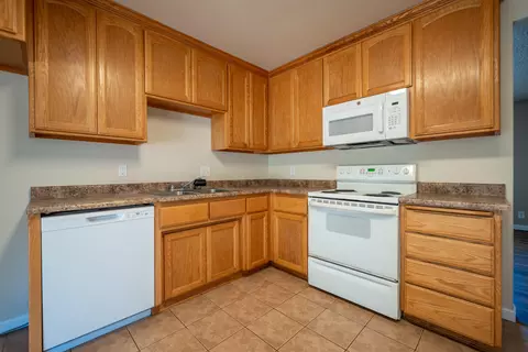 Kitchen - 3870 Mercury Dr, Redding, CA 96002 photo 4 of 4