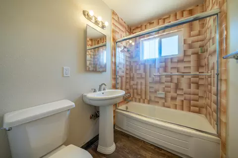 Bath - 3870 Mercury Dr, Redding, CA 96002 photo 1 of 1