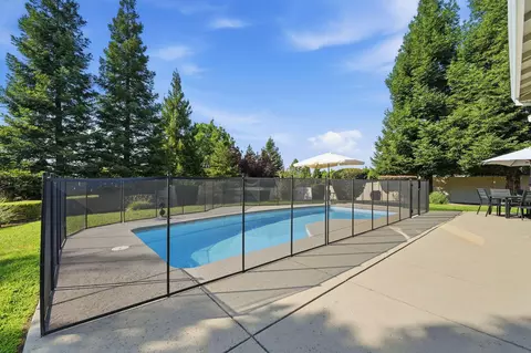 Exterior - 3713 Mario Ave, Redding, CA 96001 photo 7 of 8