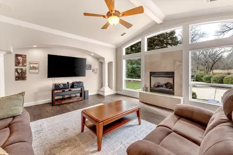 Living - 19549 San Vincente Dr, Redding, CA 96003 photo 4 of 6