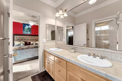 Bath - 19549 San Vincente Dr, Redding, CA 96003 photo 5 of 6