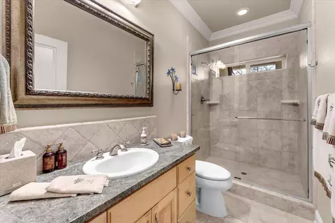 Bath - 19549 San Vincente Dr, Redding, CA 96003 photo 4 of 6
