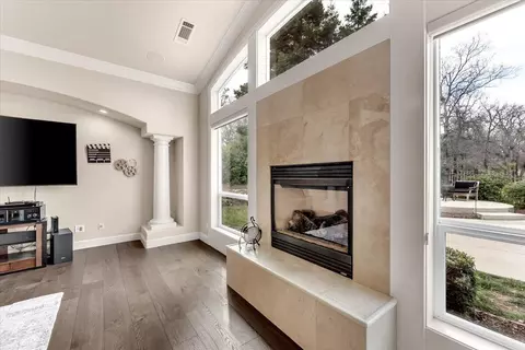Living - 19549 San Vincente Dr, Redding, CA 96003 photo 5 of 6