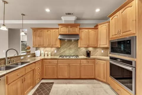 Kitchen - 19549 San Vincente Dr, Redding, CA 96003 photo 2 of 3