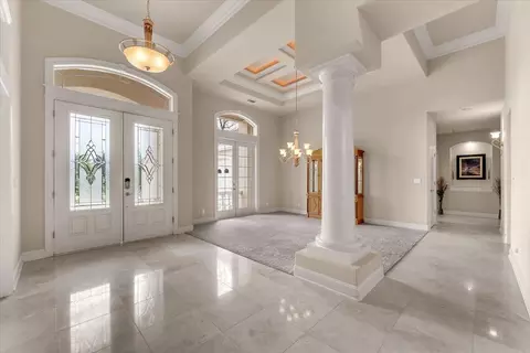Entry Way - 19549 San Vincente Dr, Redding, CA 96003 photo 3 of 4