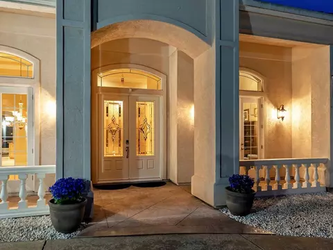 Entry Way - 19549 San Vincente Dr, Redding, CA 96003 photo 2 of 4
