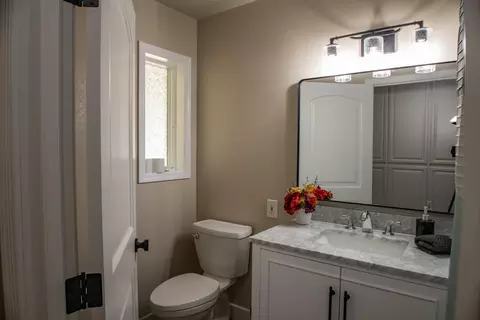 Bath - 21370 Wilcox Rd, Red Bluff, CA 96080 photo 1 of 6