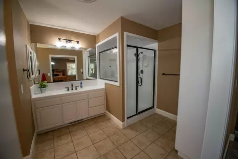 Bath - 21370 Wilcox Rd, Red Bluff, CA 96080 photo 6 of 6