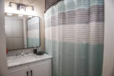 Bath - 21370 Wilcox Rd, Red Bluff, CA 96080 photo 2 of 6