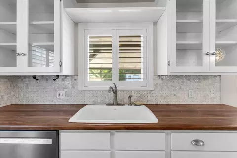 Kitchen - 2036 Canal Dr, Redding, CA 96001 photo 2 of 2