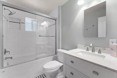 Bath - 2036 Canal Dr, Redding, CA 96001 photo 1 of 1