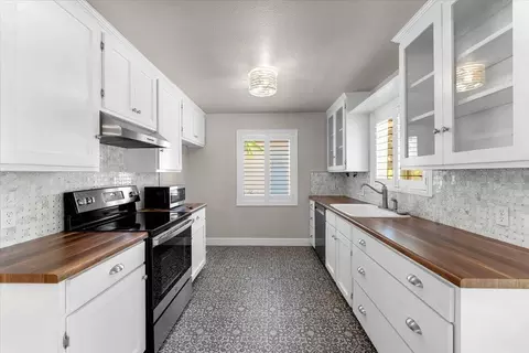 Kitchen - 2036 Canal Dr, Redding, CA 96001 photo 1 of 2
