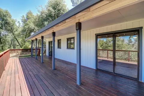 Exterior - 3808 Bluffside Ct, Redding, CA 96002 photo 7 of 9