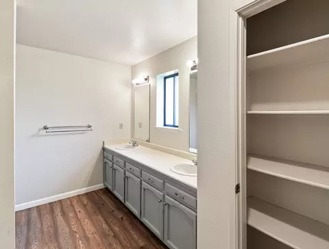 Bath - 3808 Bluffside Ct, Redding, CA 96002 photo 4 of 5