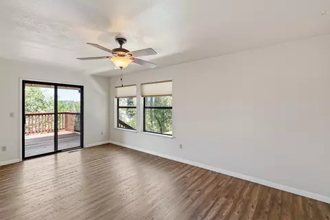 Living - 3808 Bluffside Ct, Redding, CA 96002 photo 7 of 8