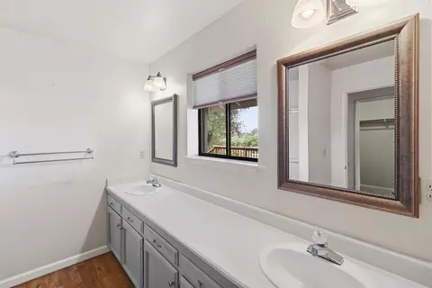 Bath - 3808 Bluffside Ct, Redding, CA 96002 photo 1 of 5