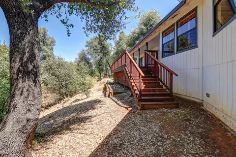 Exterior - 3808 Bluffside Ct, Redding, CA 96002 photo 4 of 9