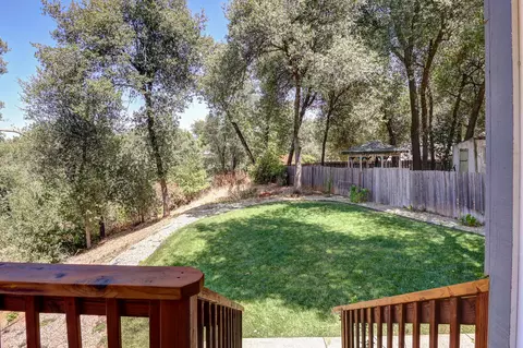 Exterior - 3808 Bluffside Ct, Redding, CA 96002 photo 5 of 9