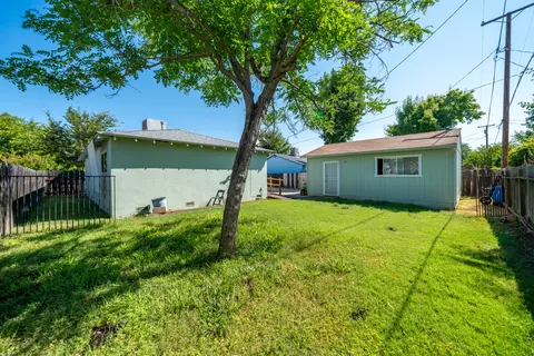 Exterior - 2115 Phobos Ct, Redding, CA 96002 photo 15 of 16