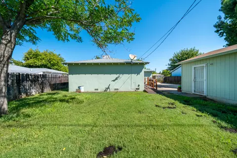 Exterior - 2115 Phobos Ct, Redding, CA 96002 photo 14 of 16