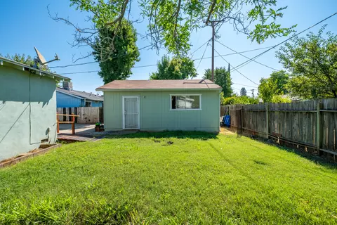 Exterior - 2115 Phobos Ct, Redding, CA 96002 photo 16 of 16