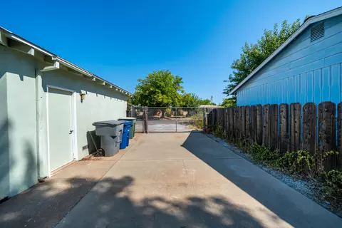 Exterior - 2115 Phobos Ct, Redding, CA 96002 photo 9 of 16