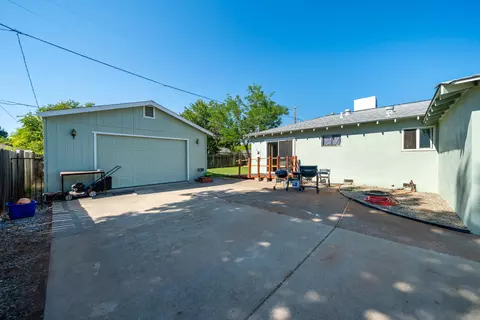 Exterior - 2115 Phobos Ct, Redding, CA 96002 photo 5 of 16